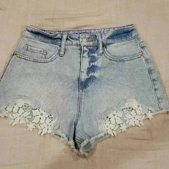 Wild Fable High Rise Jean Shorts‎ 2 - Picture 1 of 3